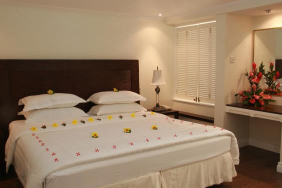 Royal by Rex Resorts - Bedroom